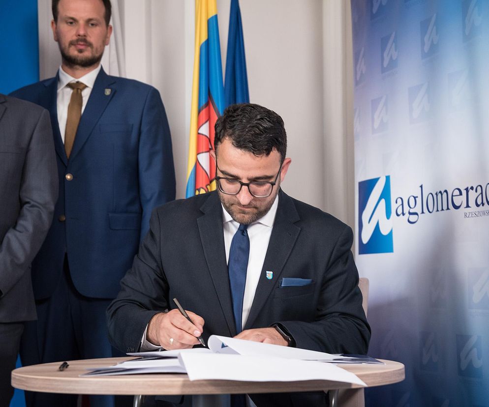 Szansa na większy rozwój turystyki w powiecie rzeszowskim: Aglomeracja Rzeszowska podpisała umowę z Euroregionem Karpackim