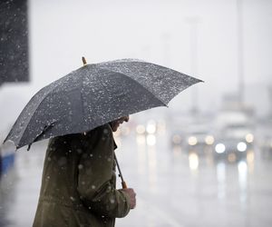 Letnia pogoda w odwrocie. Pas opadów deszczu ciągnie się przez cały kraj! [Prognoza IMGW na 3.07.2024]