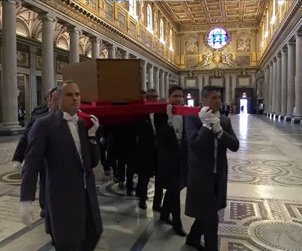 Trumna z ciałem Ojca Świętego już w Bazylice Matki Bożej Większej