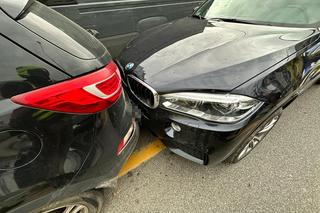 Zderzenie czterech aut na Mokotowie. Toyota wylądowała na dachu!