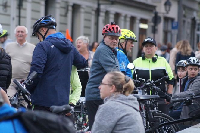 Świetlny przejazd Bydgoskiej Masy Krytycznej. Zobacz relację!