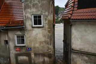 Dramat mieszkańców Stronia Śląskiego. Na ewakuację czekają na dachach!