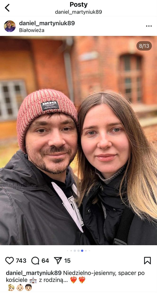 Co za przemiana! Daniel Martyniuk z żoną i dzieckiem na spacerze