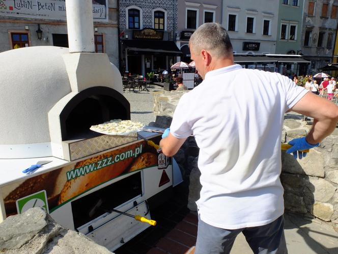 Lubelski Festiwal Smaku. Pan Andrzej został Mistrzem Świata w jedzeniu lubelskich cebularzy