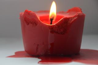 Knurów: 70-latek zostawił zapaloną świeczkę i poszedł spać. To był katastrofalny błąd