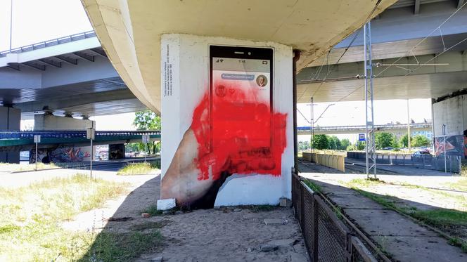 Mural na filarze Trasy Zamkowej został zniszczony 