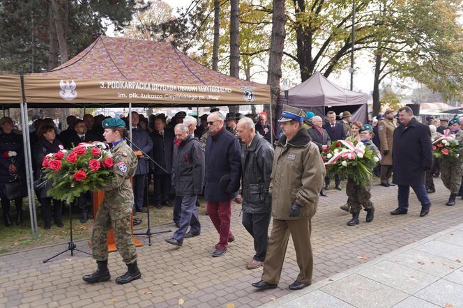  Uroczystości pod pomnikiem Józefa Piłsudskiego w Rzeszowie 