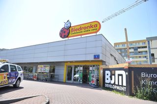 Szokujące sceny w Biedronce! Klient z ukrycia nagrał, co wyprawia się w sklepie [WIDEO]