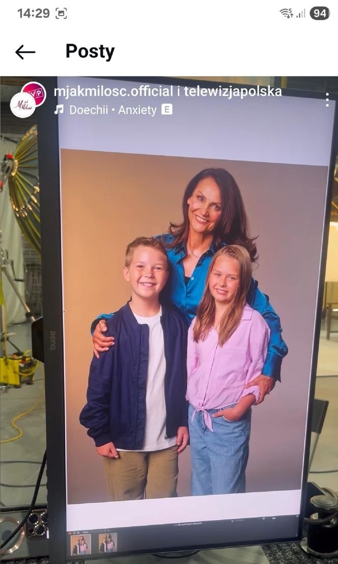 M jak miłość nowy sezon sesja zdjęciowa. Aleksandra (Małgorzata Pieczyńska), Maja (Laura Jankowska), Szymek (Staś Szczypiński)