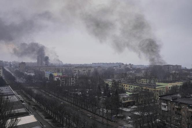 Rosjanie "czyszczą" Mariupol ze zwłok i gruzów. Szykują tam "karnawał zwycięstwa"