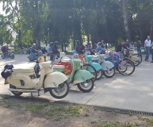 Osy kręciły kółka na stadionie żużlowym w Lesznie. Ogólnopolski zlot skuterów Osa Osieczna-Leszno 