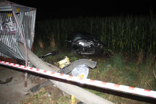 Poważny wypadek w gminie Grudziądz. 19-latek całkowicie zniszczył auto