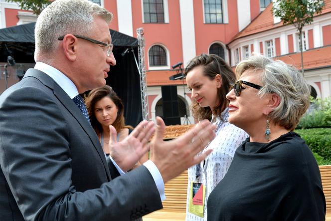 Prezydent Poznania broni zaszczepionych artystów i błyszczy zdjęciem z Jandą. Wylał się ogromny hejt