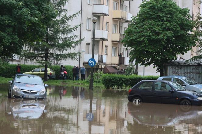 Wielka woda wdzierała się do domów. 14 lat temu Kraków i Małopolska walczyły z powodzią