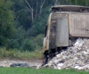 Tragedia w Mostówce. Zwęglone zwłoki mężczyzny przy wywrotce. Zerwała linię energetyczną