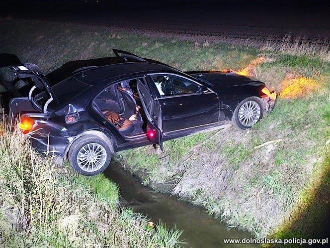 Uciekał przed policją we Wrocławiu. Za okno wyrzucał worki z narkotykami