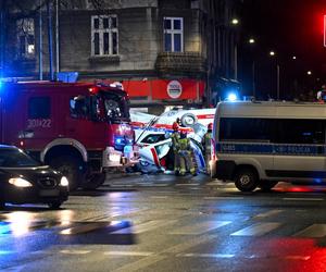 Kraków. Dwie karetki na sygnale zderzyły się na skrzyżowaniu w centrum miasta