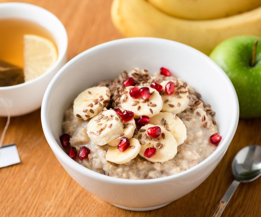 Masz problem z porannym wstawaniem? Te produkty pomogą ci się obudzić