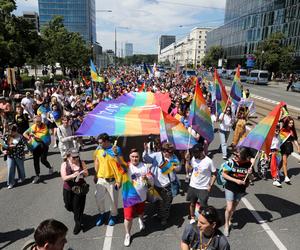 Parada Równości 2022 w Warszawie - zdjęcia z marszu LGBT+ ulicami stolicy