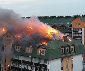 Pożar bloku mieszkalnego w Ząbkach 