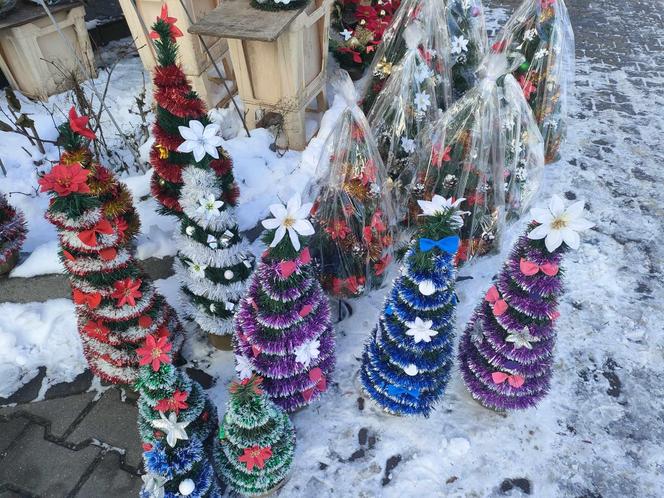 Magia świąt na łódzkich targowiskach. Zobacz, jakie ozdoby można tam kupić [ZDJĘCIA]