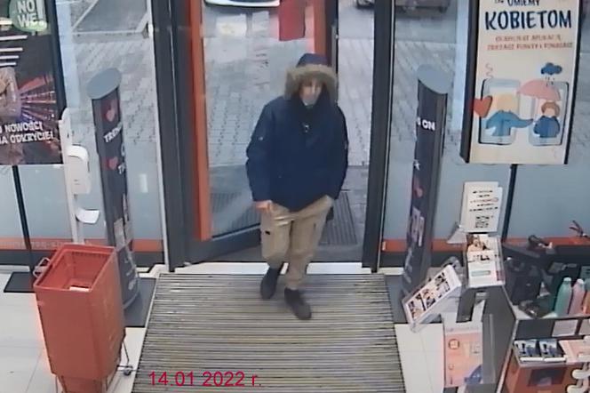 Seria kradzieży w drogerii w Dobrzejewicach koło Torunia. Rozpoznajesz sprawców?