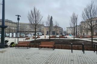 Plac wolności kilka dni przed otwarciem! Już odwiedzają go pierwsi łodzianie [ZDJĘCIA]