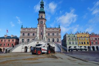 Ciężki sprzęt wjechał na zamojski rynek! 