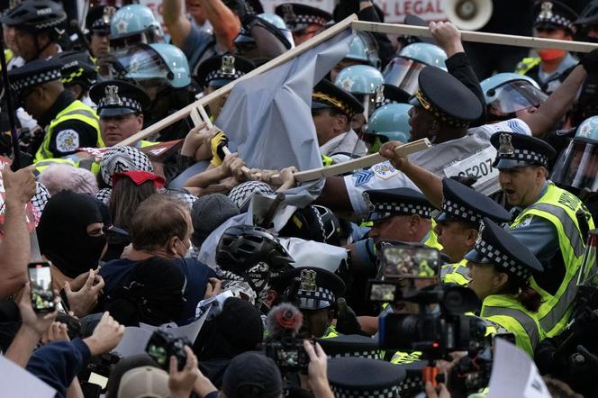 Niemal 70 zatrzymanych po protestach w czasie DNC