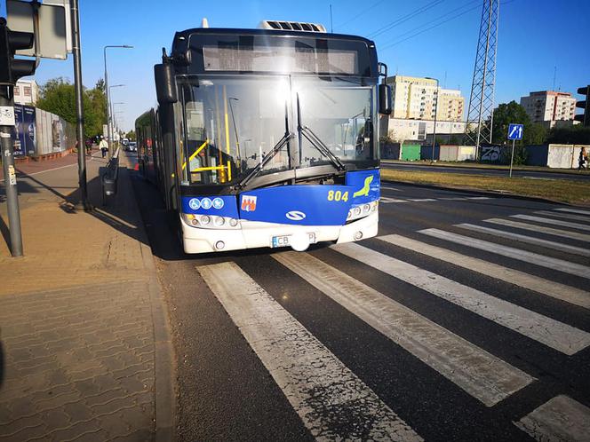 Wypadek z udziałem dwóch osobówek i autobusu w Bydgoszczy! [ZDJĘCIA]