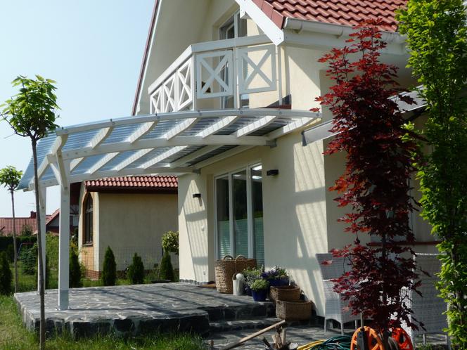 Jak zrobić zadaszenie balkonu? Zobacz ciekawe inspiracje