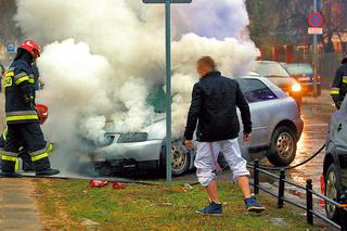 Audi spłonęło na parkingu