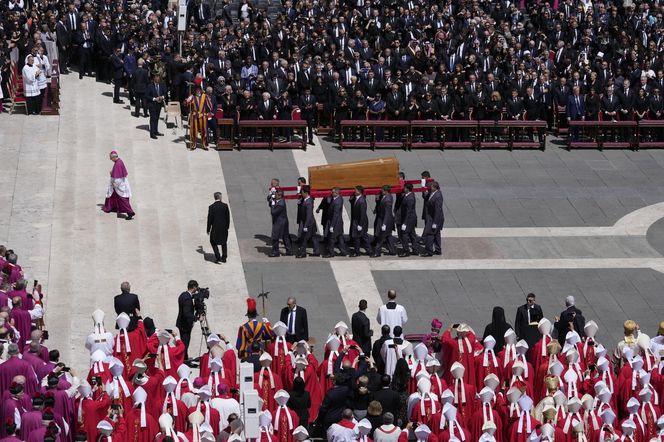 Zaczął się pogrzeb papieża Franciszka. Jedna z największych takich ceremonii w historii