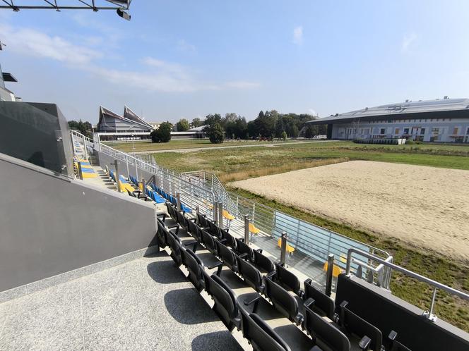 Podpisanie umowy na rozbudowę stadionu piłkarskiego w Mościcach