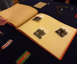 Wojenne pamiatki po Antonim Firleju w Muzuem Okręgowym w Lesznie. Był żołnierzem Dywizji Generała Maczka