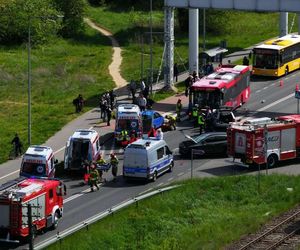 Stargard: 12 poszkodowanych po zderzeniu autobusu z samochodami. WIDEO z monitoringu
