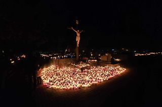 Urok cmentarzy 1 listopada po zmroku. napsizcie proszę jak bedzie gotowe.