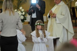 POSŁAŁA KASZMIR DO KOMUNII