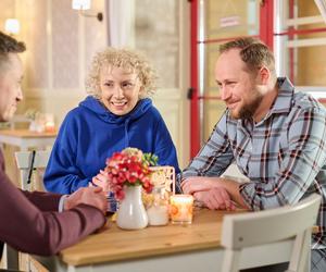 Na Wspólnej odc. 3610: Paweł (Grzegorz Kwiecień), Beata (Katarzyna Ptasińska), Emil (Piotr Ligienza)