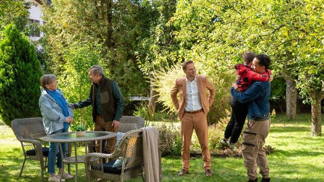 	Barwy szczęścia odc. 3140. Czesław Zarzeczny (Marian Jaskulski), Ksawery (Bartosz Gruchot), Mariusz (Rafał Cieszyński), Łukasz (Michał Rolnicki), Basia (Sławomira Łozińska)