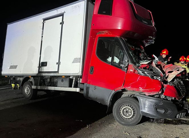 Wypadek na autostradzie A1. Dachował dostawczak