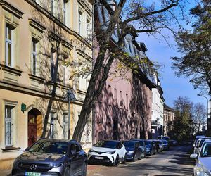 Kiedyś to było wolne miasto królewskie, teraz jest częścią Krakowa. Prawa miejskie traciło dwa razy