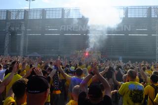 Motor Lublin po 32 latach znowu zagra w piłkarskiej ekstraklasie! Wielka feta na ulicach miasta. Awans jest nasz, Motor United!