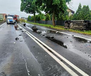 Wypadek na DW 309 koło Leszna. Zderzyły się dwa samochody [ZDJĘCIA]