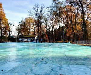 W Parku Miejskim powstaje lodowisko! Grudziądzka ślizgawka ruszy na początku grudnia 