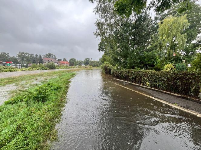 Jelenia Góra zalana. Pod wodą jest już 30 domostw, wiele dróg jest nieprzejezdnych 