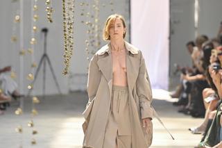 Lara Gessler zaliczyła niezłą wpadkę. Wszyscy ludzie na pokazie to widzieli