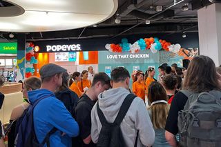 Kolejka na pół galerii i 15 h czekania w kolejce. Byliśmy na otwarciu Popeyes w Białymstoku!