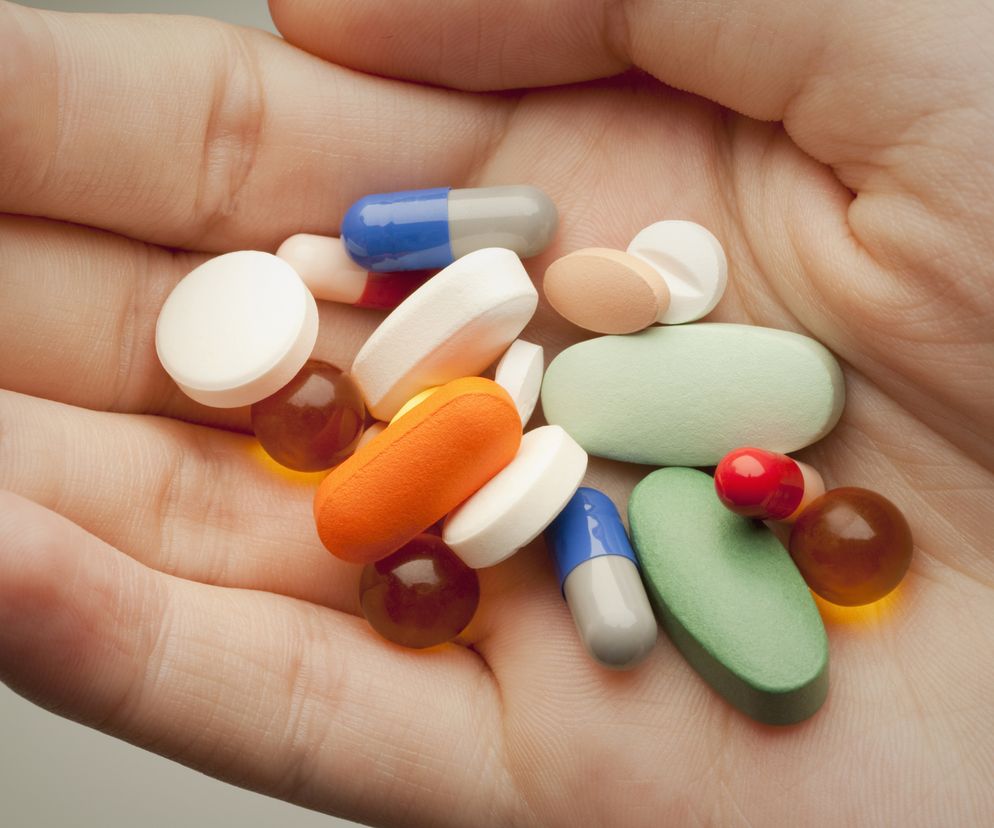 Jak działają ŚRODKI PRZECZYSZCZAJĄCE i czy warto je brać, gdy masz ZAPARCIA