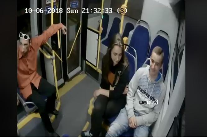 Młody mężczyzna zniszczył siedzisko w autobusie! Poszukuje go policja, rozpoznajecie go? [WIDEO]